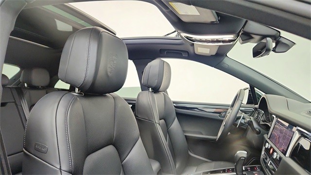 2025 Porsche Macan Base AWD