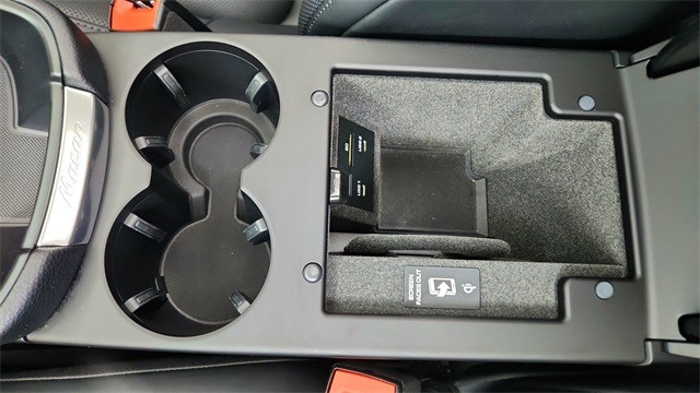 2025 Porsche Macan Base AWD