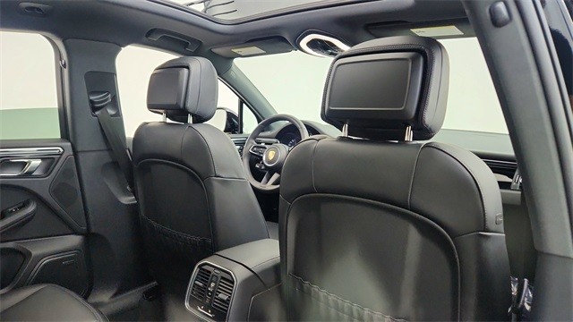 2025 Porsche Macan Base AWD