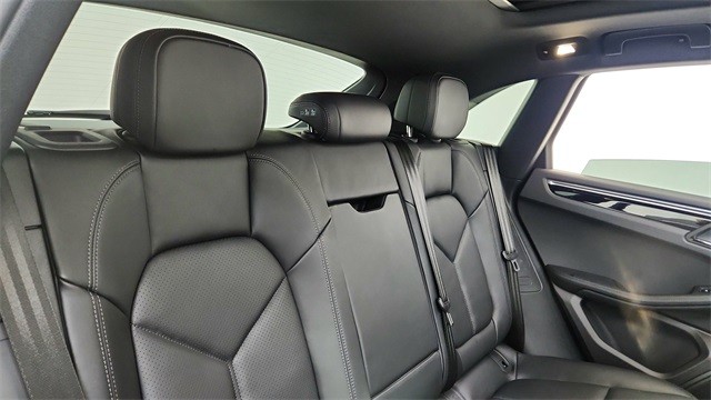 2025 Porsche Macan Base AWD