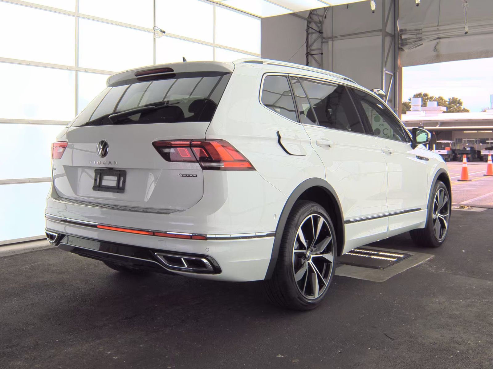 2022 Volkswagen Tiguan 2.0T SEL R-Line AWD