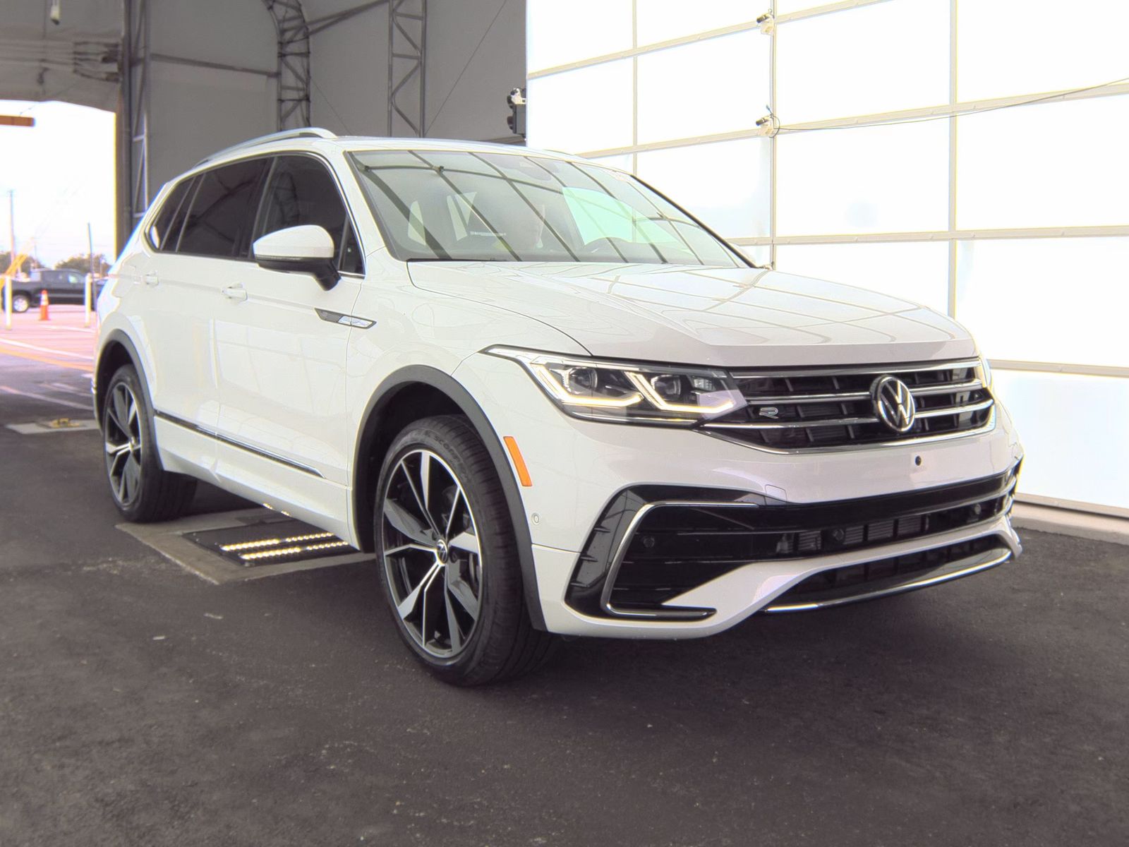 2022 Volkswagen Tiguan 2.0T SEL R-Line AWD