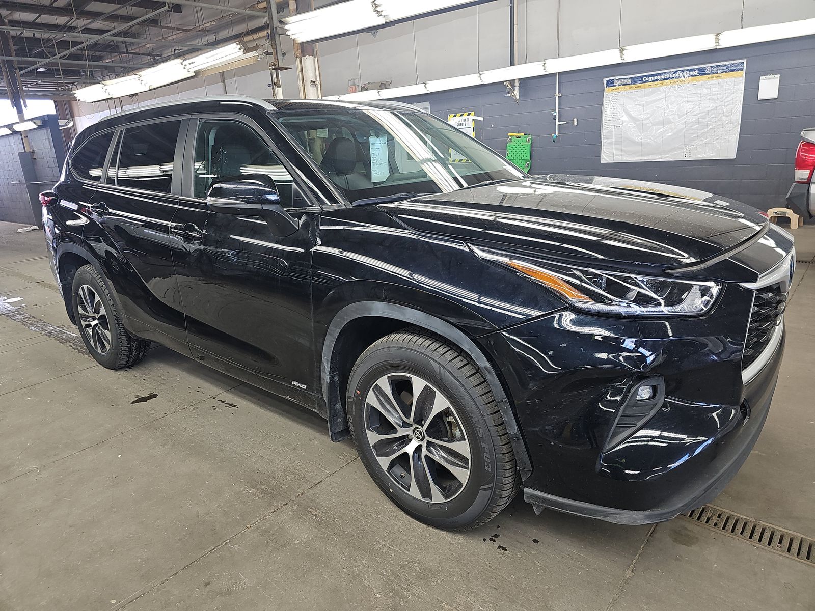 2023 Toyota Highlander Hybrid XLE AWD