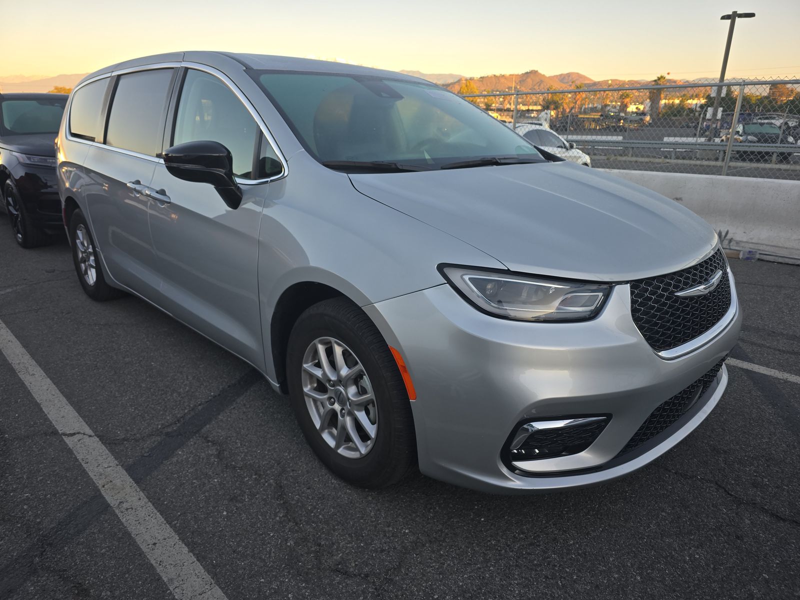 2024 Chrysler Pacifica Touring L FWD