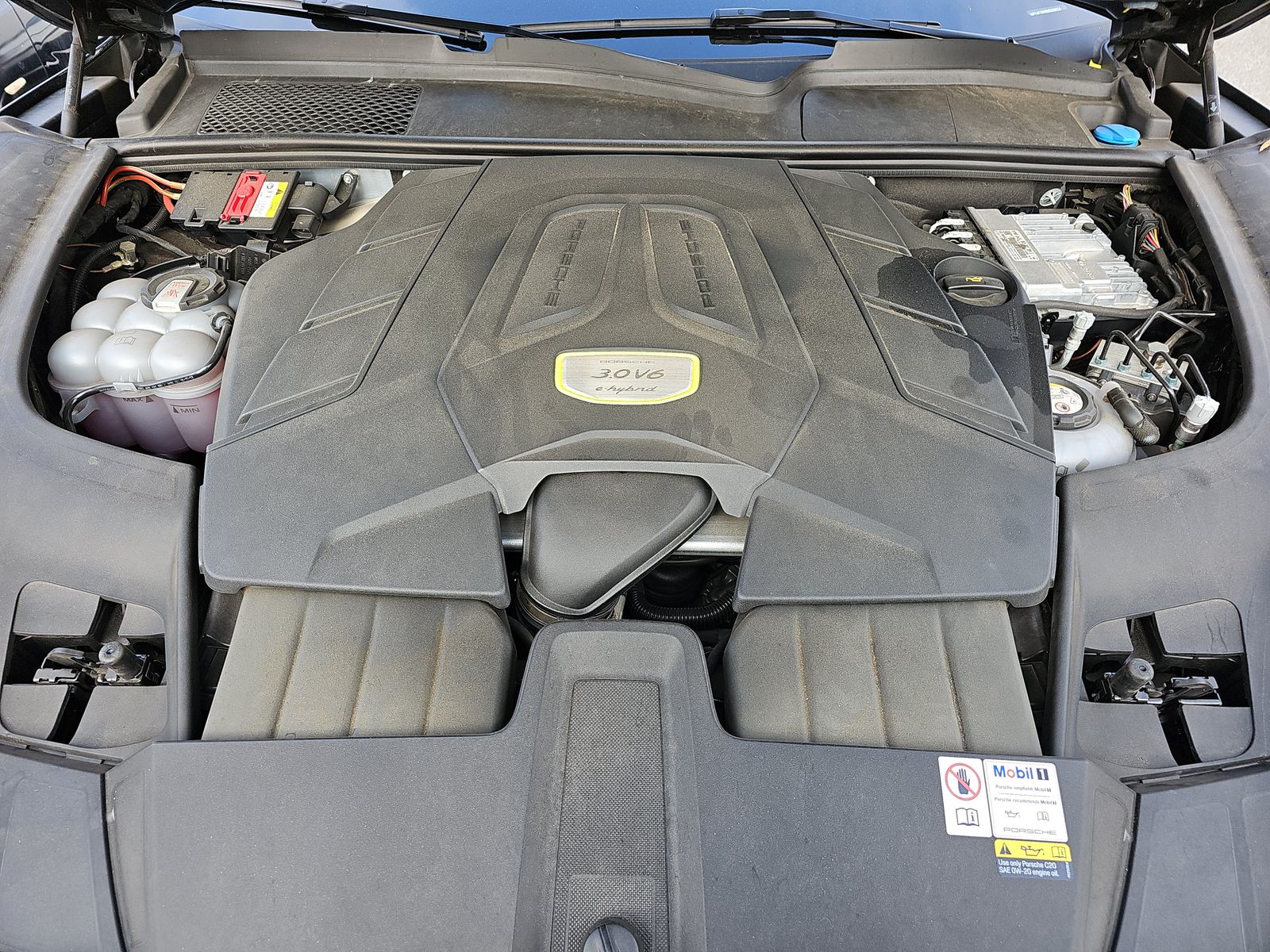 2022 Porsche Cayenne E-Hybrid Platinum Edition AWD