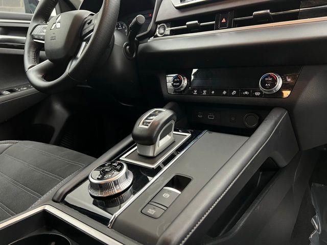 2024 Mitsubishi Outlander SE AWD