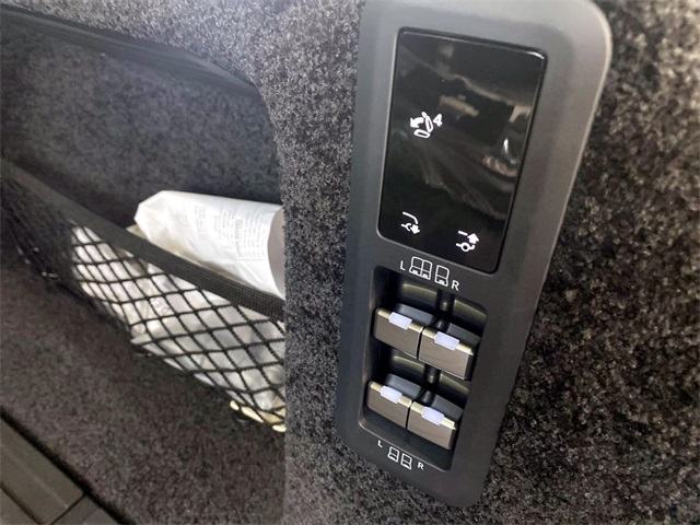 2025 Land Rover Range Rover SE LWB AWD