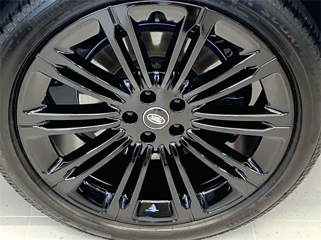 2025 Land Rover Range Rover SE LWB AWD