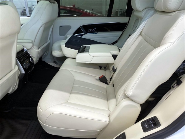 2025 Land Rover Range Rover SE LWB AWD