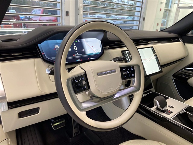 2025 Land Rover Range Rover SE LWB AWD