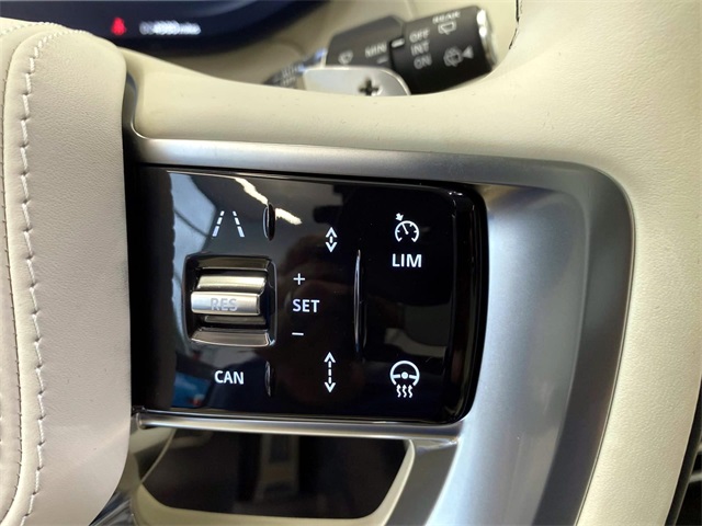 2025 Land Rover Range Rover SE LWB AWD