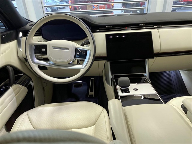 2025 Land Rover Range Rover SE LWB AWD