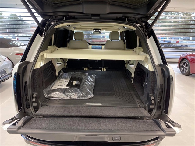 2025 Land Rover Range Rover SE LWB AWD