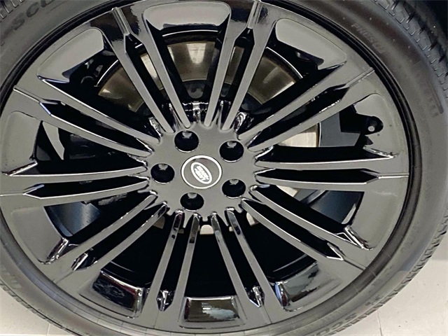 2025 Land Rover Range Rover SE LWB AWD