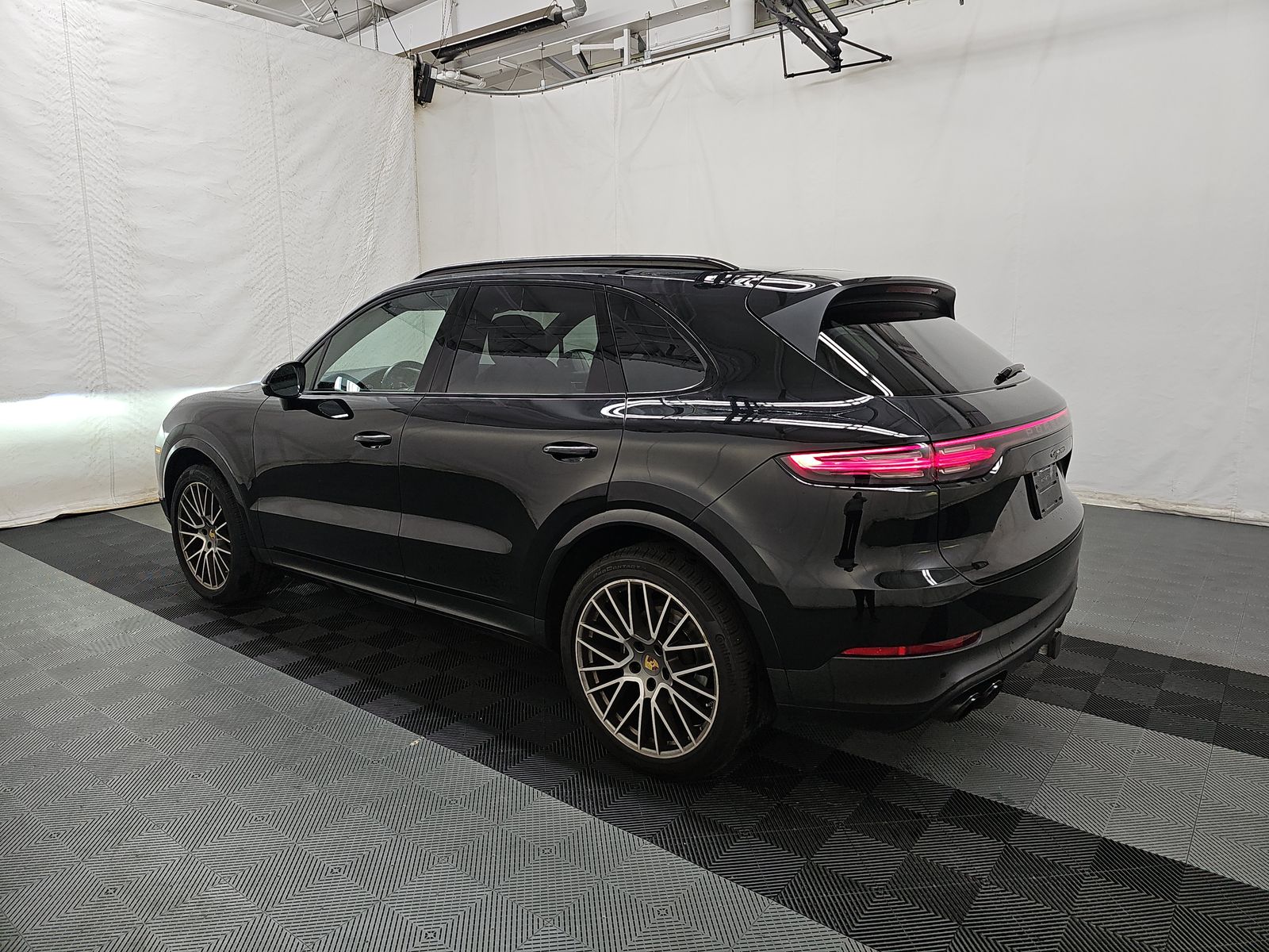 2023 Porsche Cayenne Platinum Edition AWD