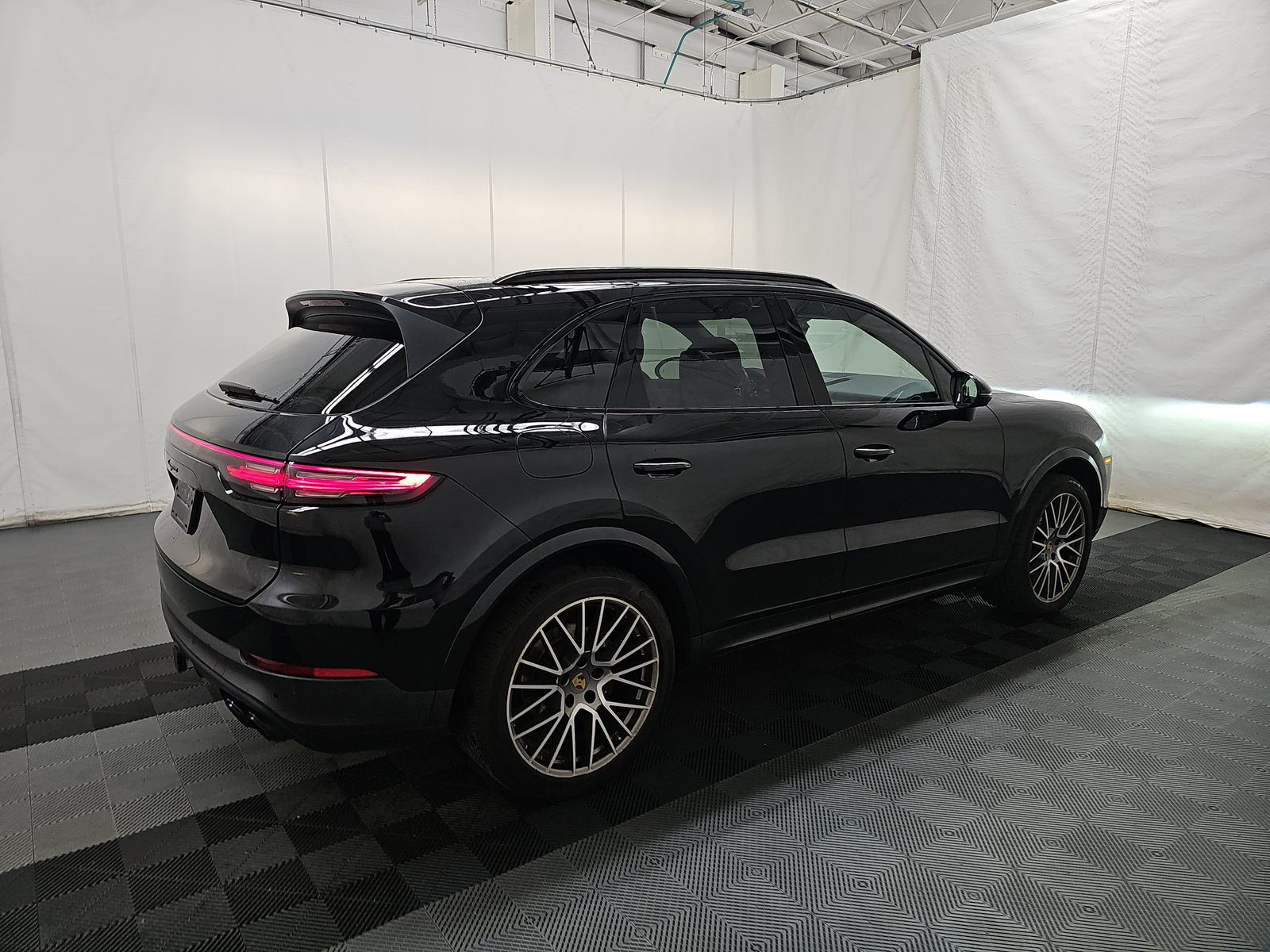 2023 Porsche Cayenne Platinum Edition AWD