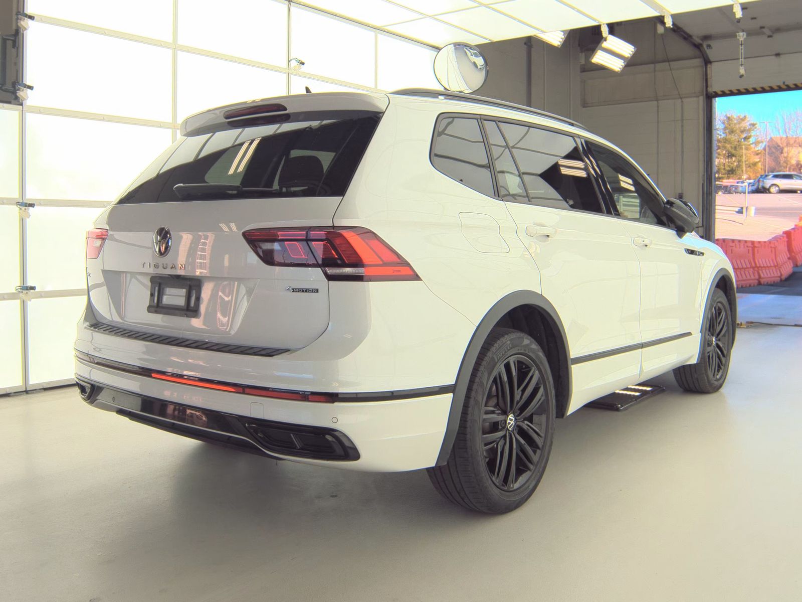 2022 Volkswagen Tiguan 2.0T SE R-Line Black AWD