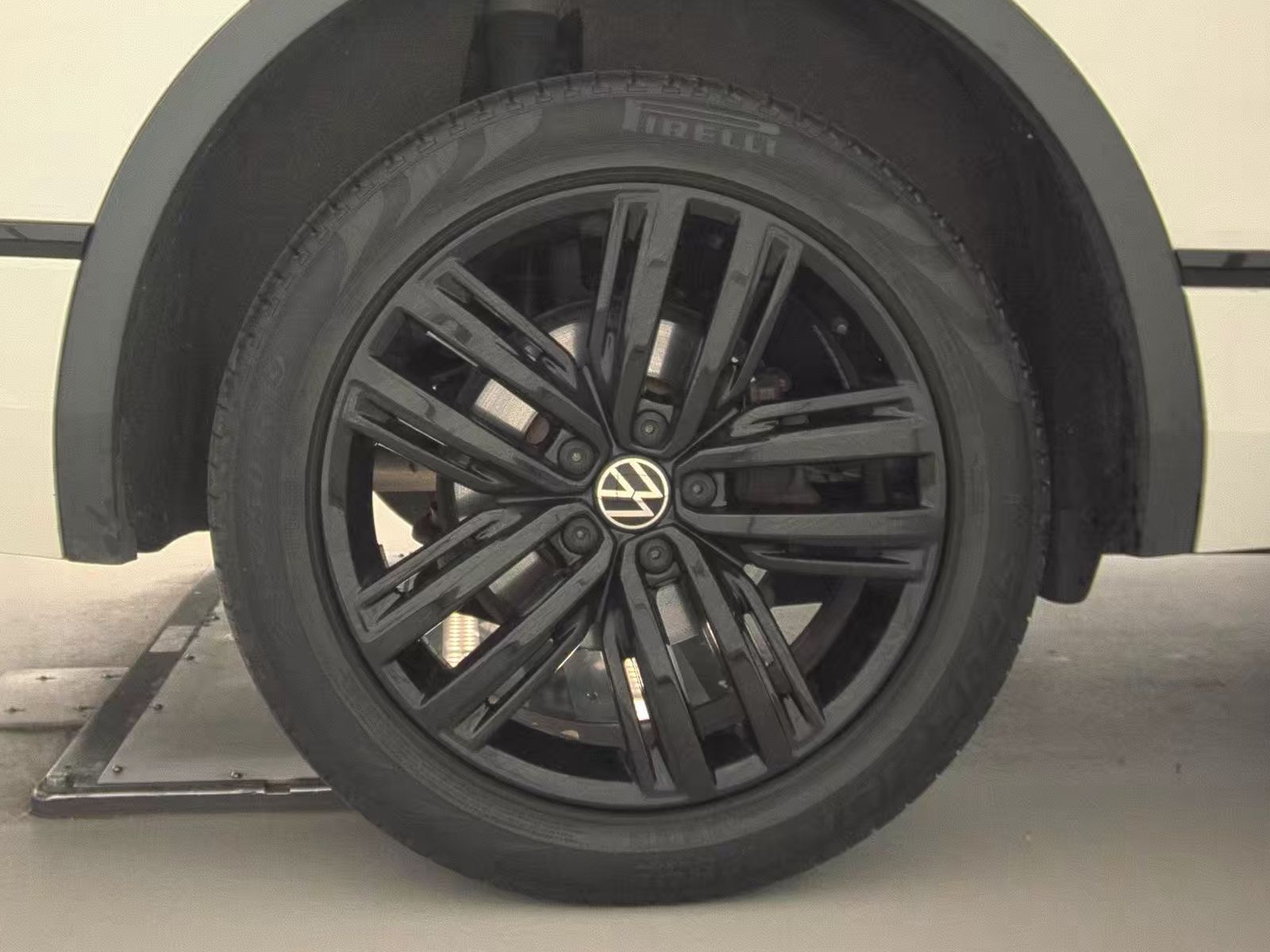 2022 Volkswagen Tiguan 2.0T SE R-Line Black AWD