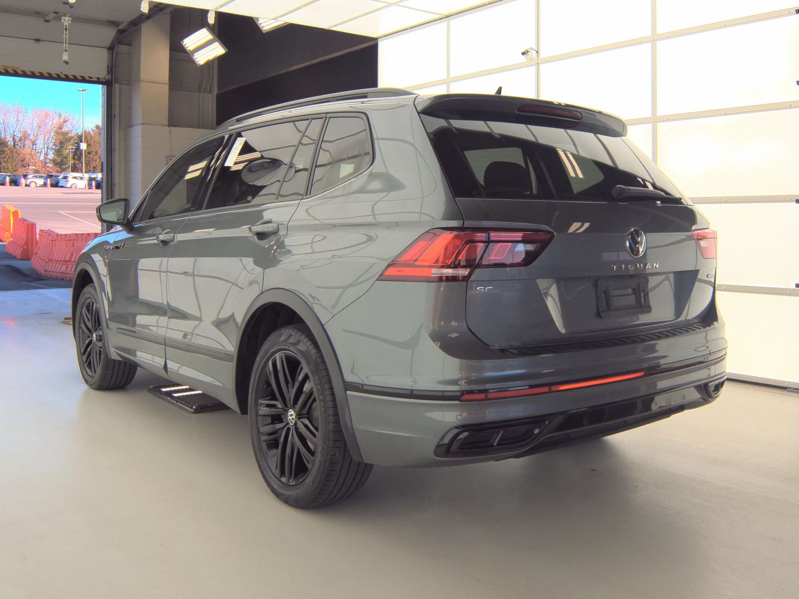 2022 Volkswagen Tiguan 2.0T SE R-Line Black AWD