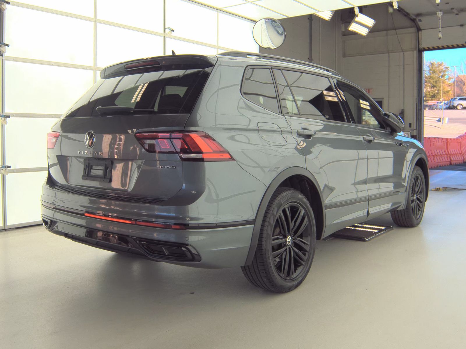 2022 Volkswagen Tiguan 2.0T SE R-Line Black AWD