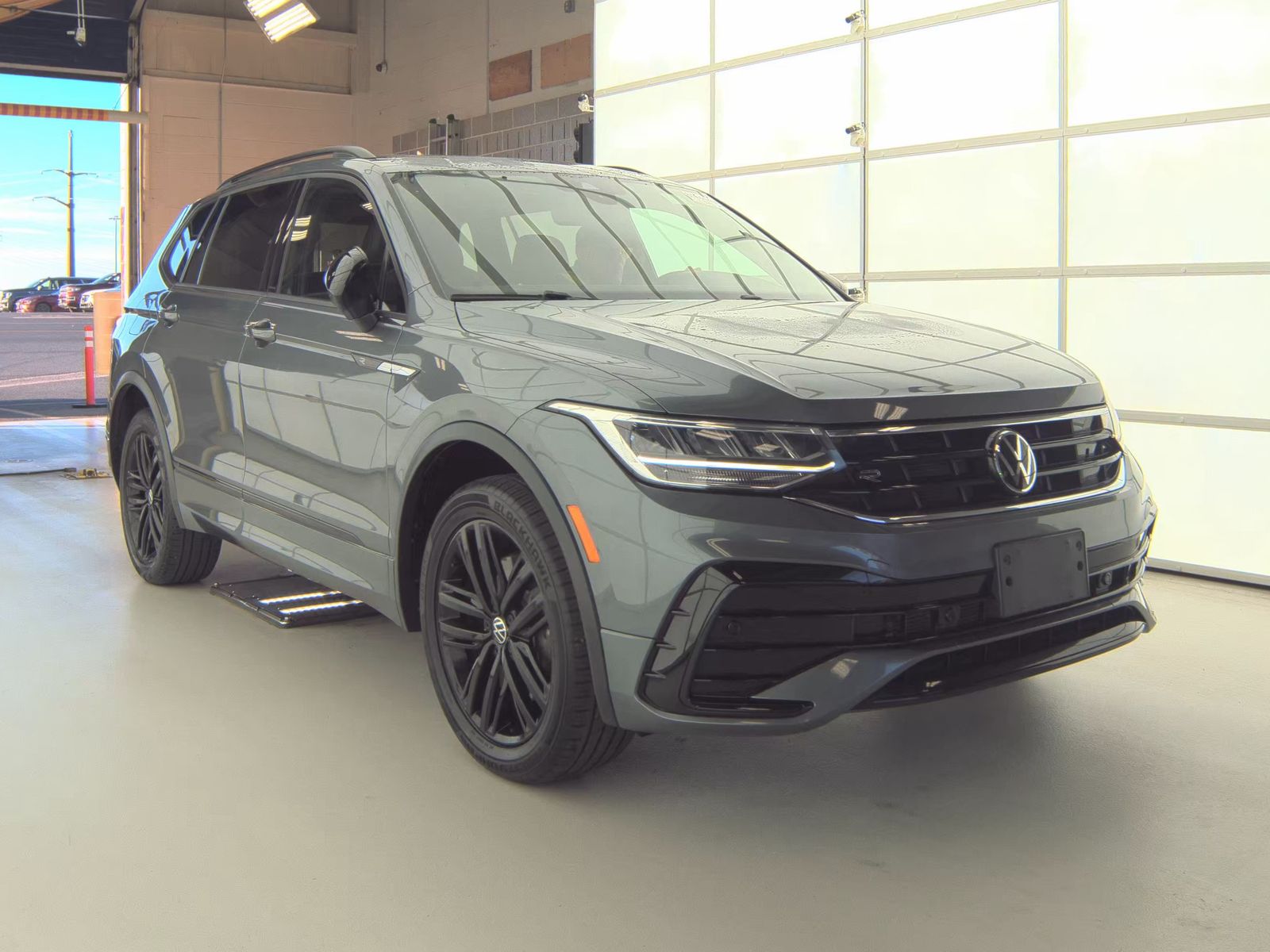 2022 Volkswagen Tiguan 2.0T SE R-Line Black AWD
