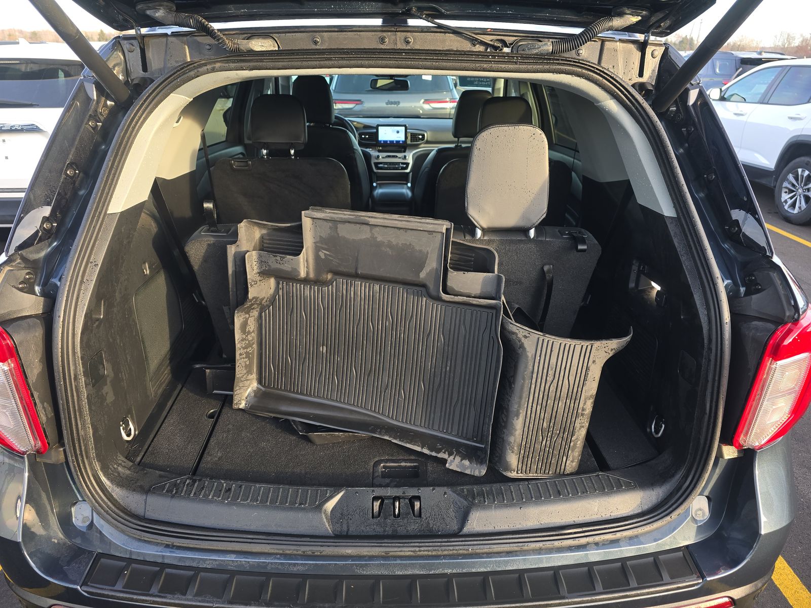 2023 Ford Explorer XLT AWD