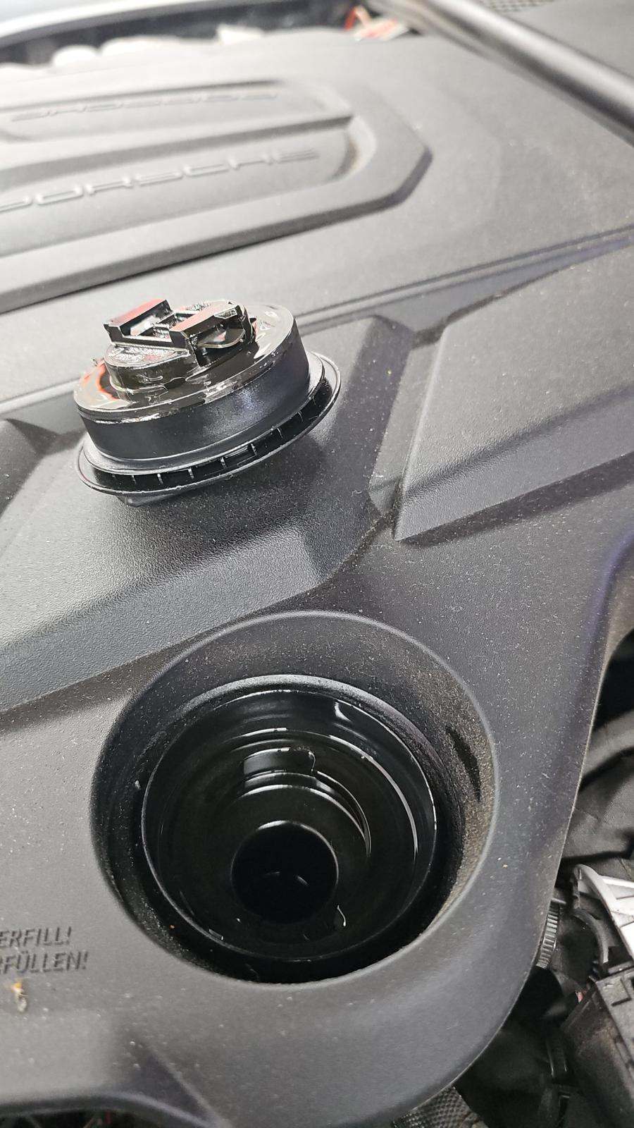 2023 Porsche Cayenne Platinum Edition AWD