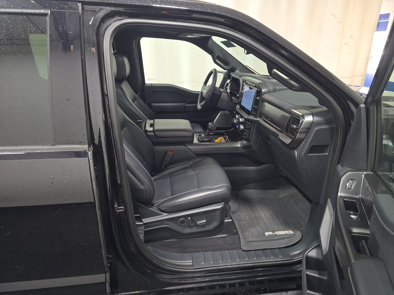 2025 Ford F-150 Hybrid Lariat AWD