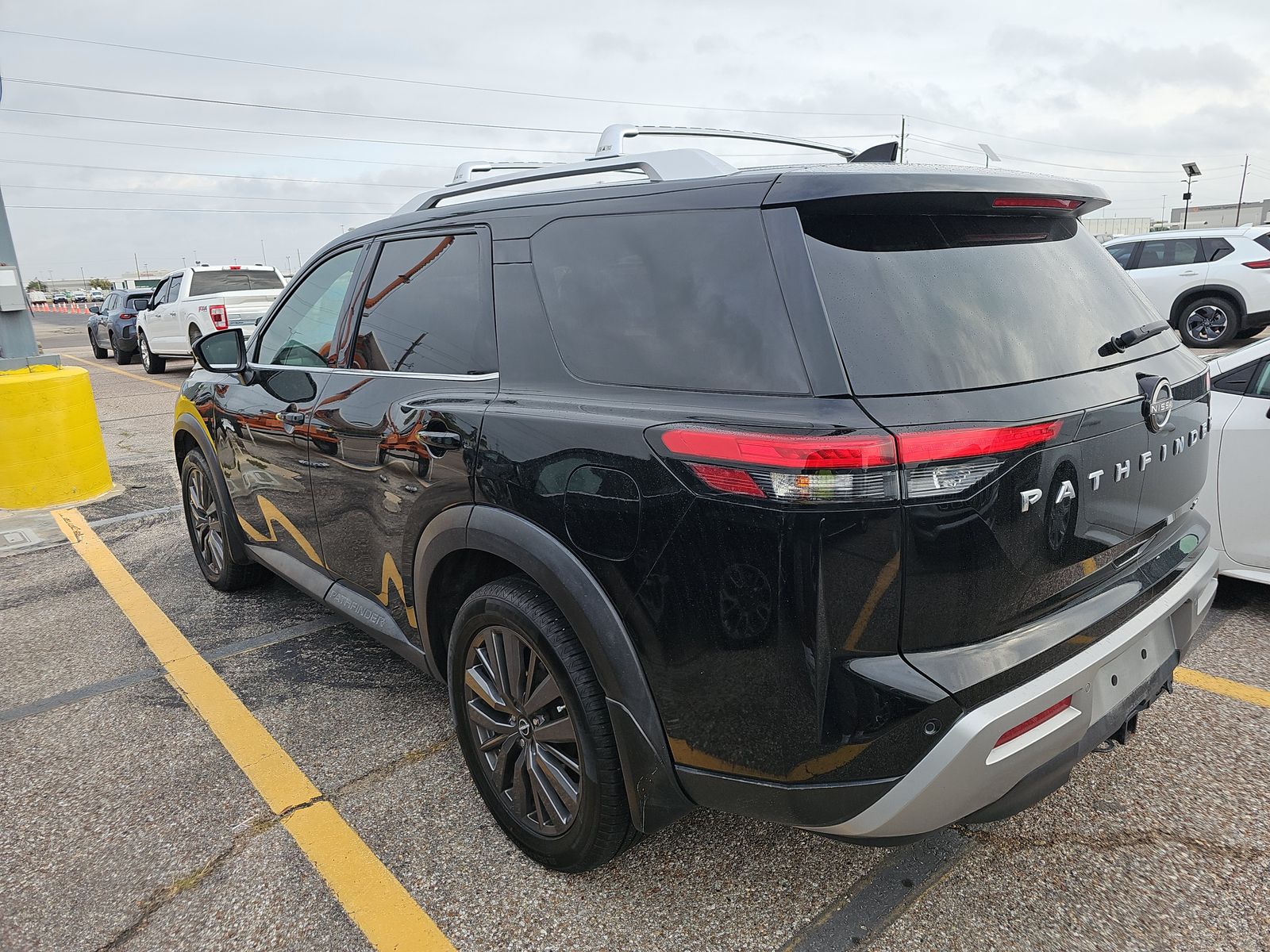 2022 Nissan Pathfinder SL FWD