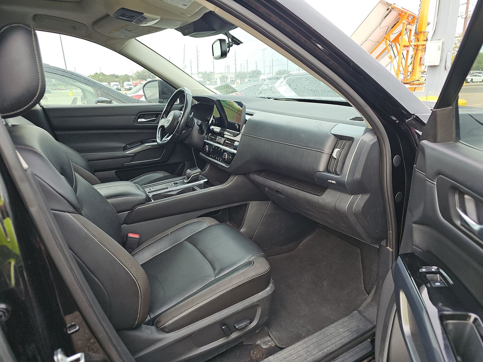 2022 Nissan Pathfinder SL FWD