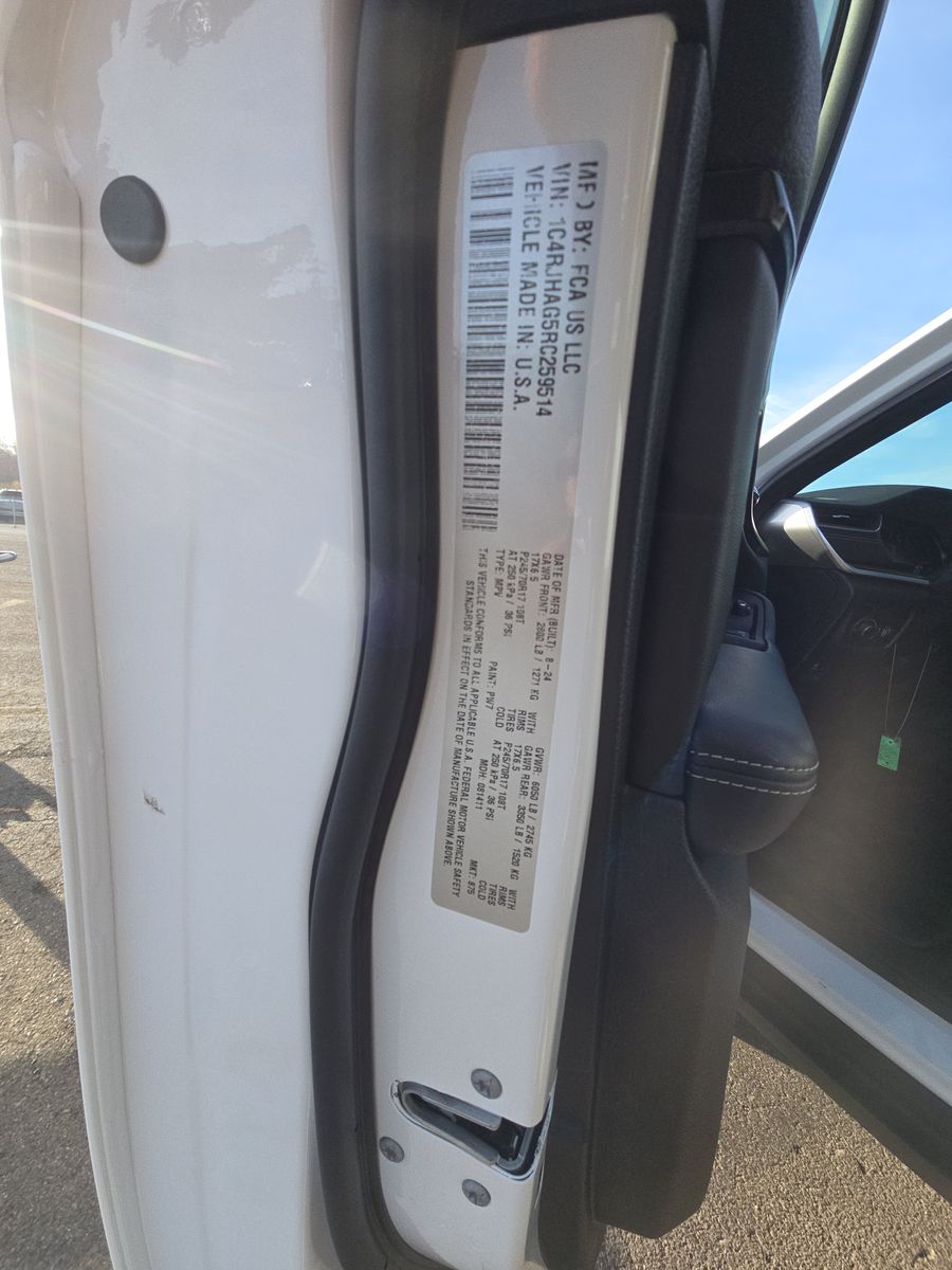 2024 Jeep Grand Cherokee Laredo AWD