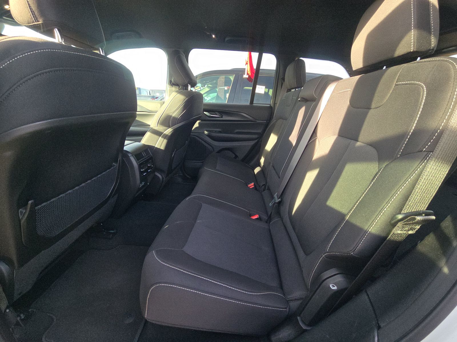 2024 Jeep Grand Cherokee Laredo AWD