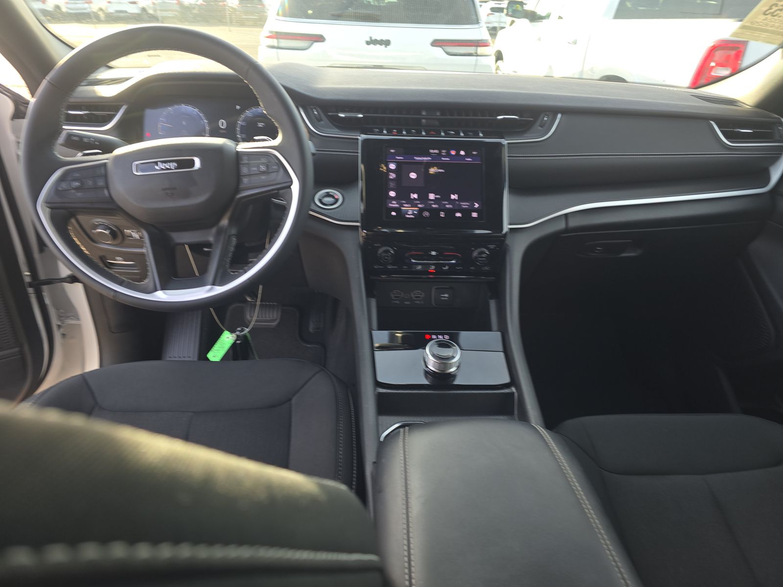 2024 Jeep Grand Cherokee Laredo AWD