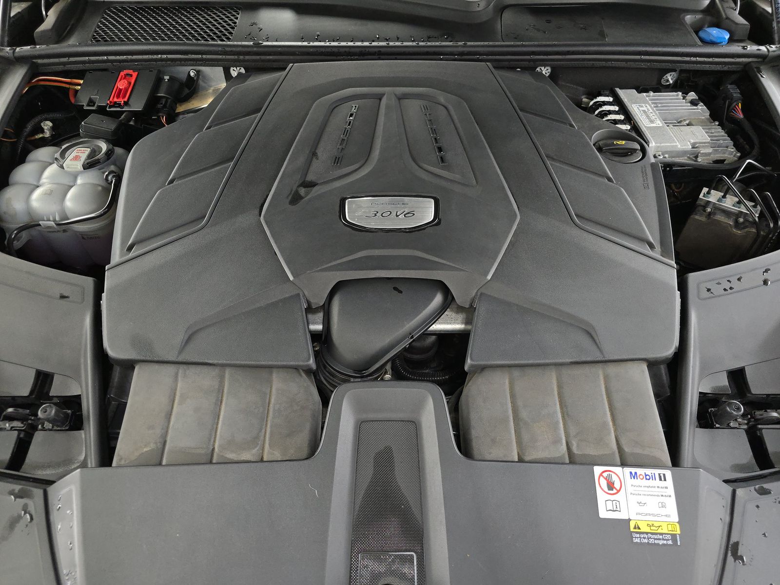 2023 Porsche Cayenne Platinum Edition AWD