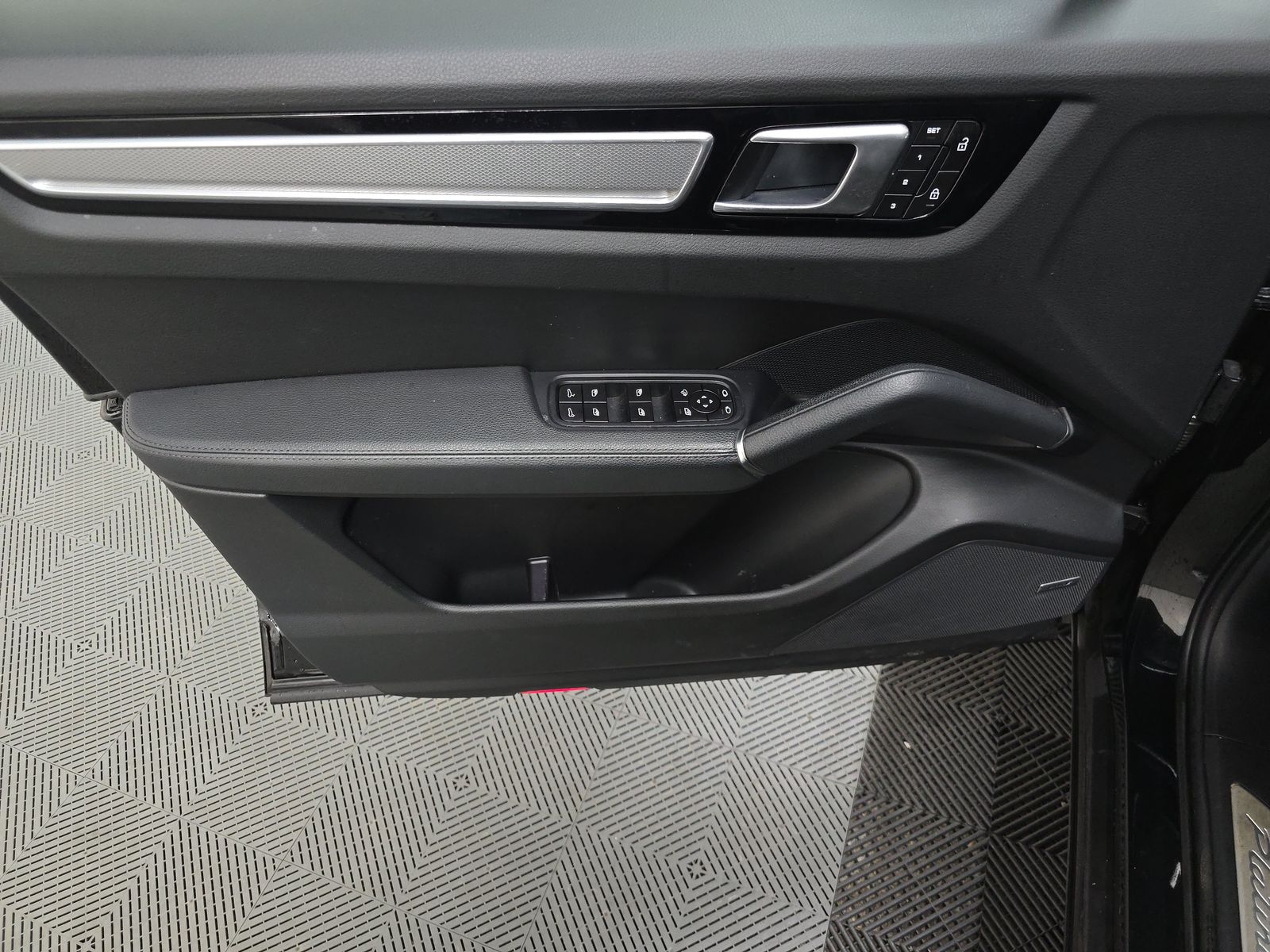 2023 Porsche Cayenne Platinum Edition AWD