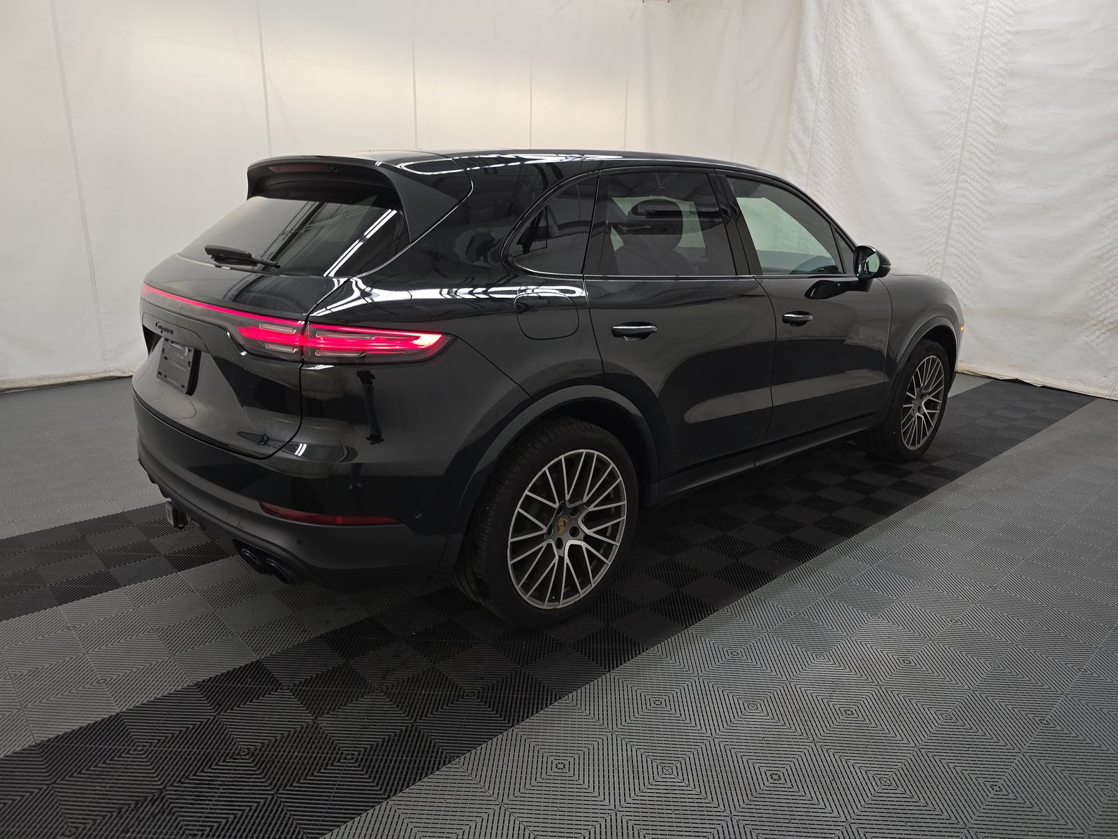 2023 Porsche Cayenne Platinum Edition AWD