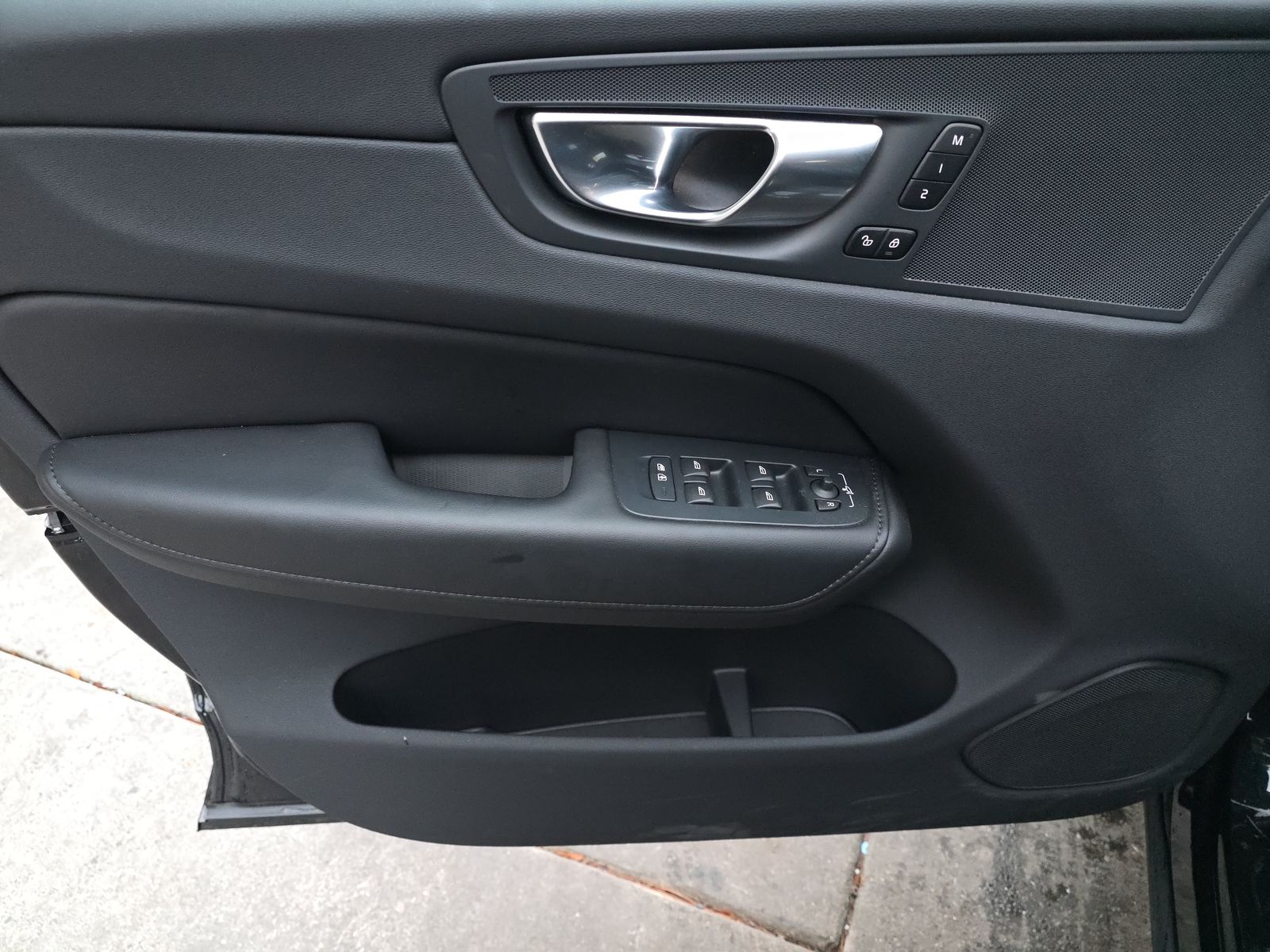 2025 Volvo XC60 B5 Plus AWD