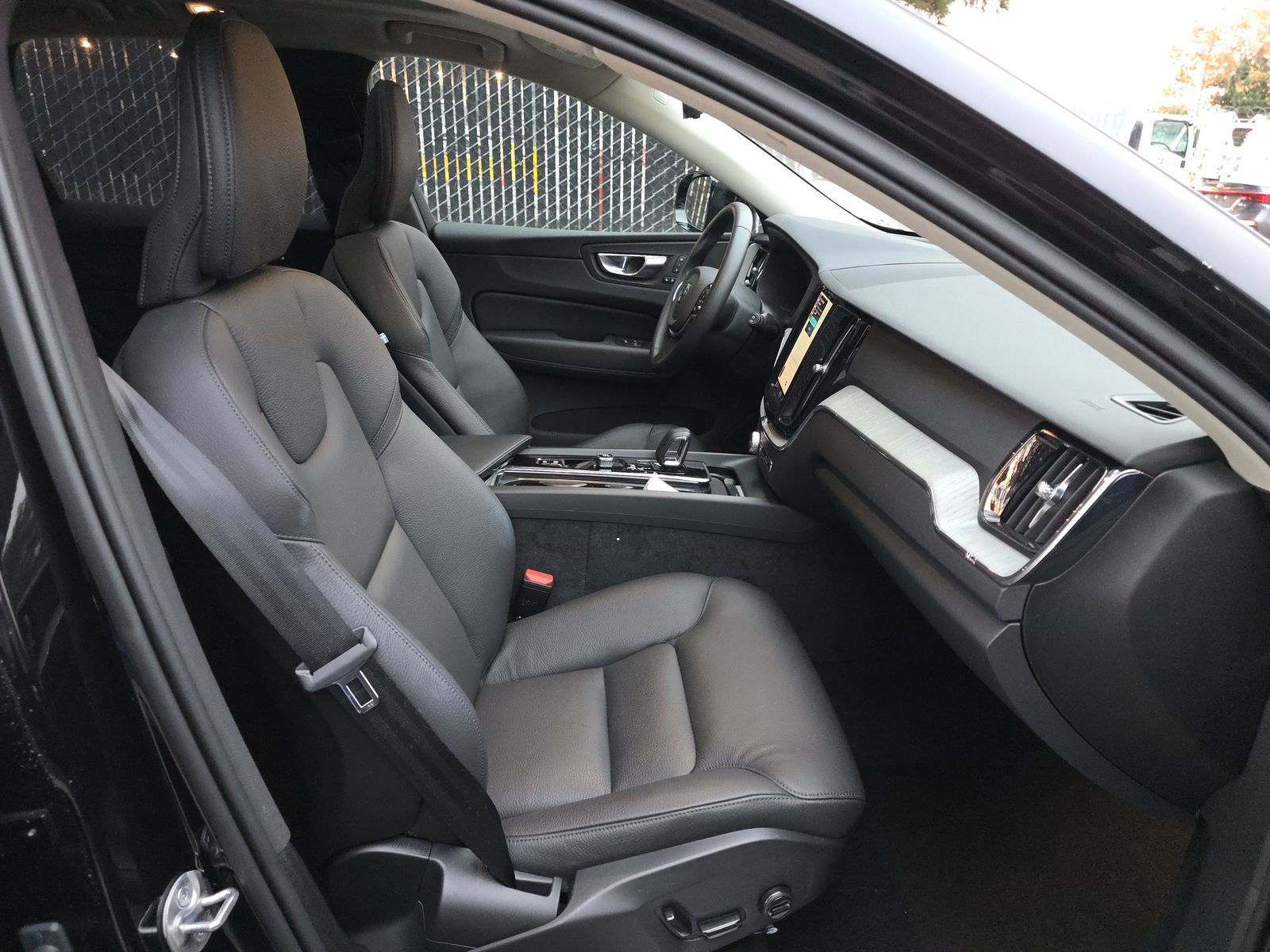 2025 Volvo XC60 B5 Plus AWD