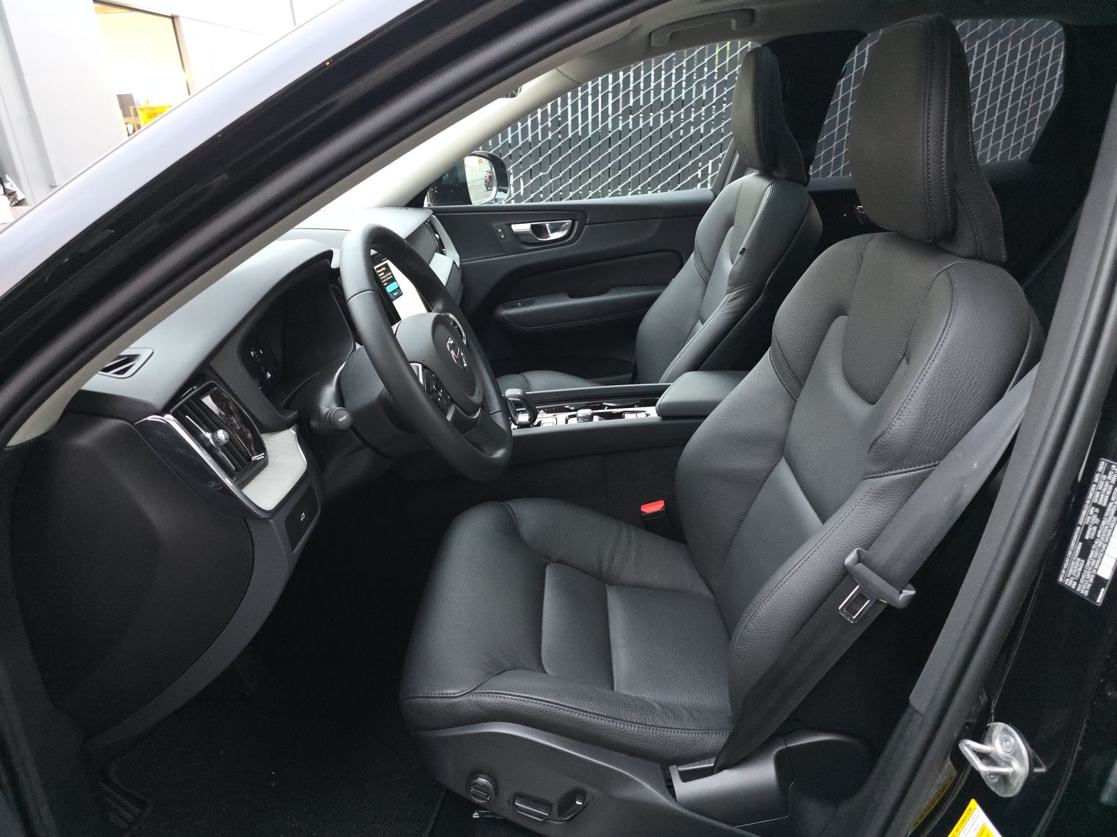 2025 Volvo XC60 B5 Plus AWD