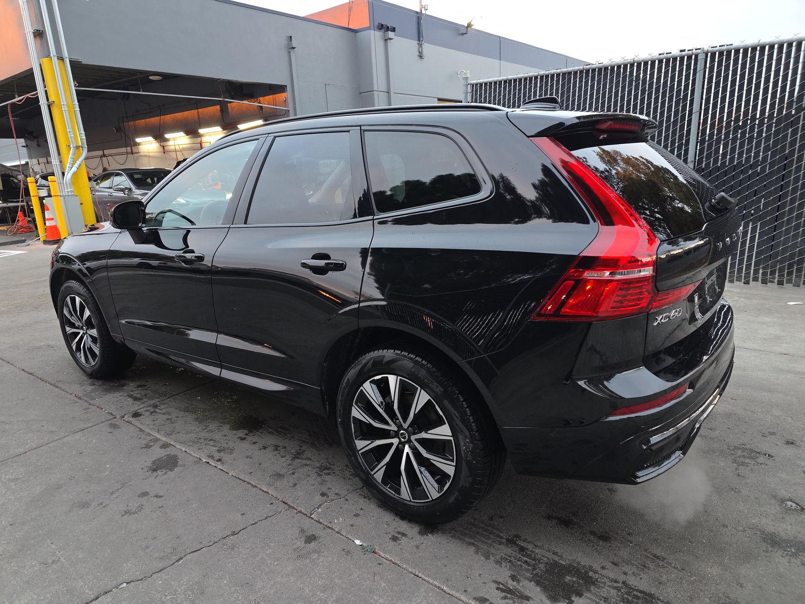 2025 Volvo XC60 B5 Plus AWD