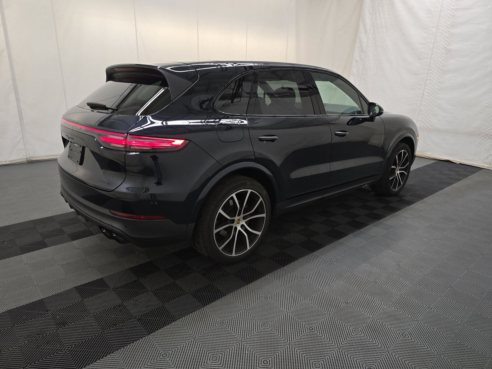 2023 Porsche Cayenne Platinum Edition AWD