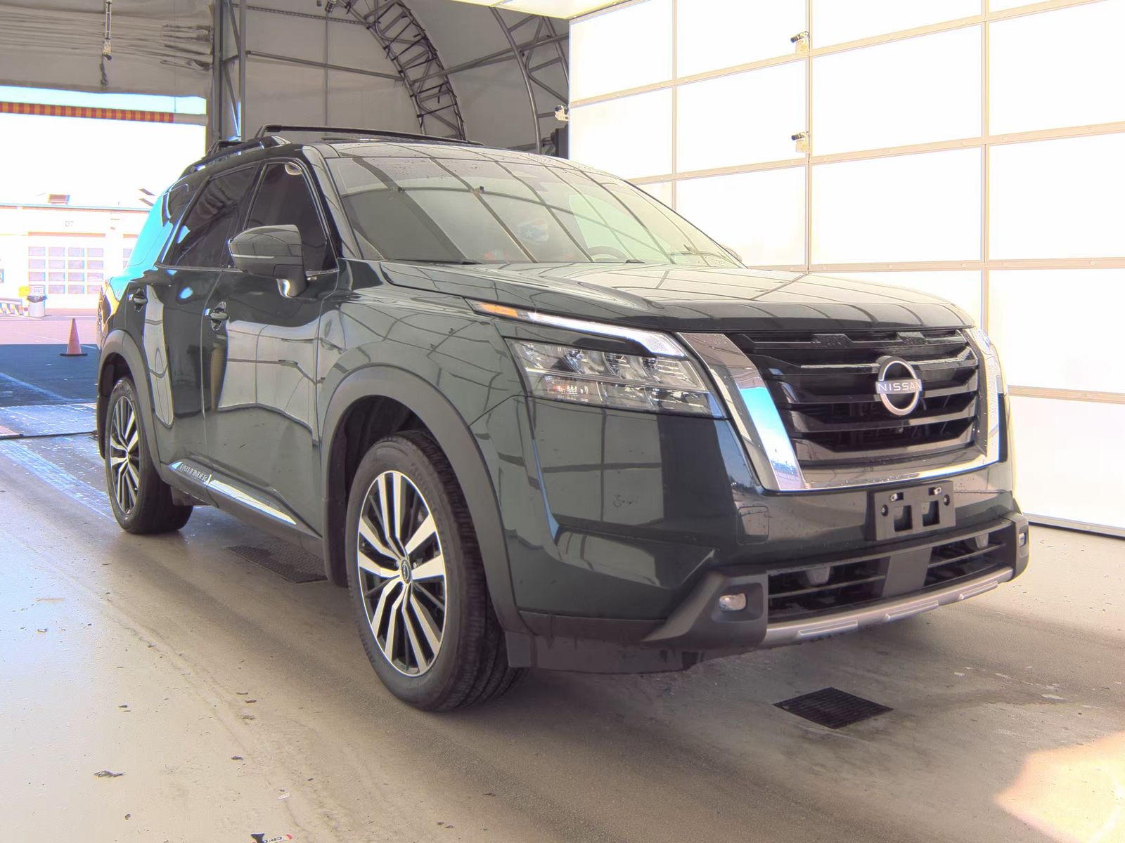 2024 Nissan Pathfinder Platinum FWD