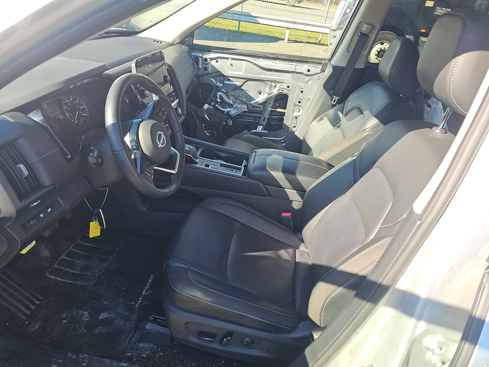 2025 Nissan Pathfinder SL FWD