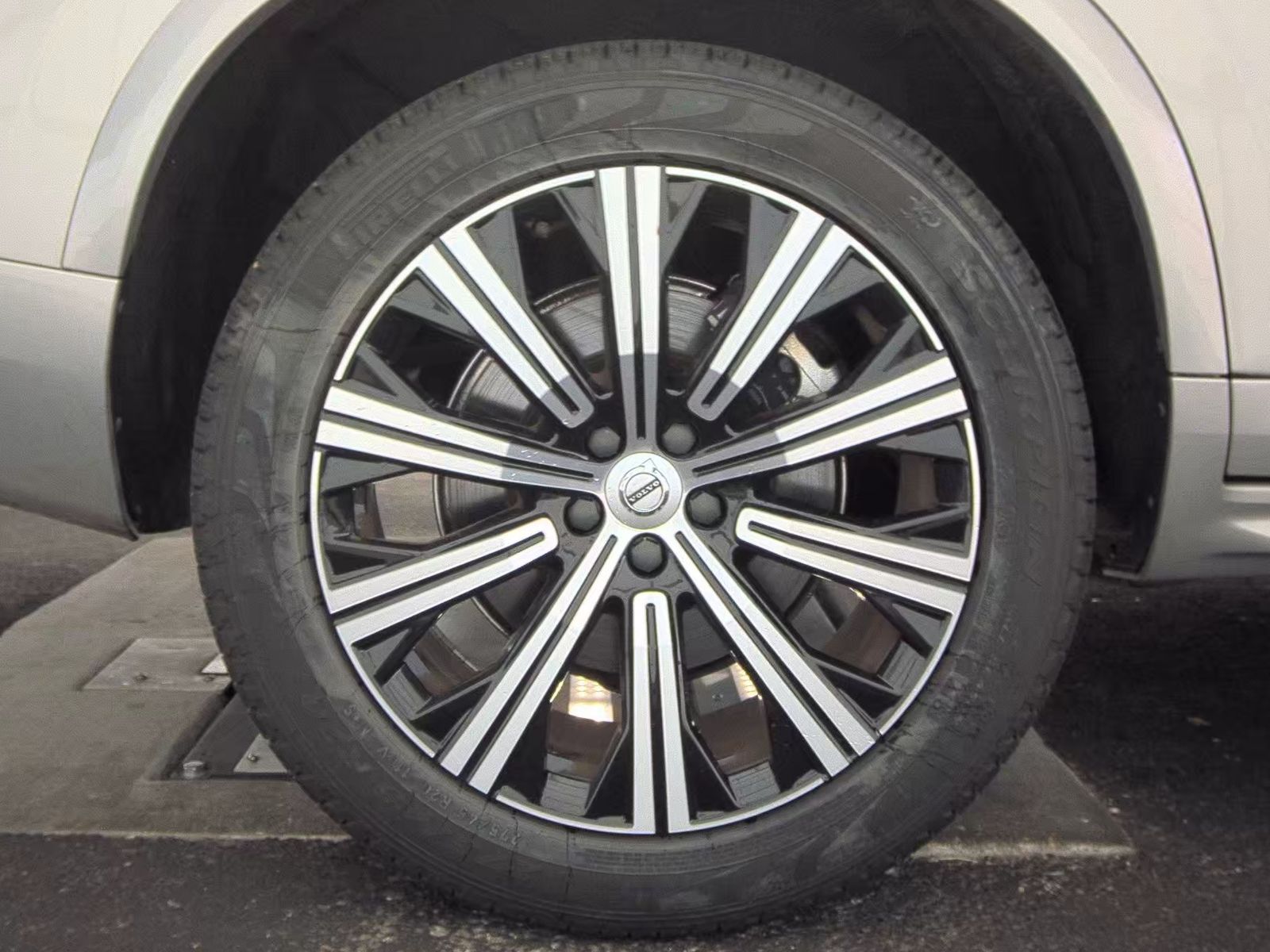 2023 Volvo XC90 B6 Core AWD