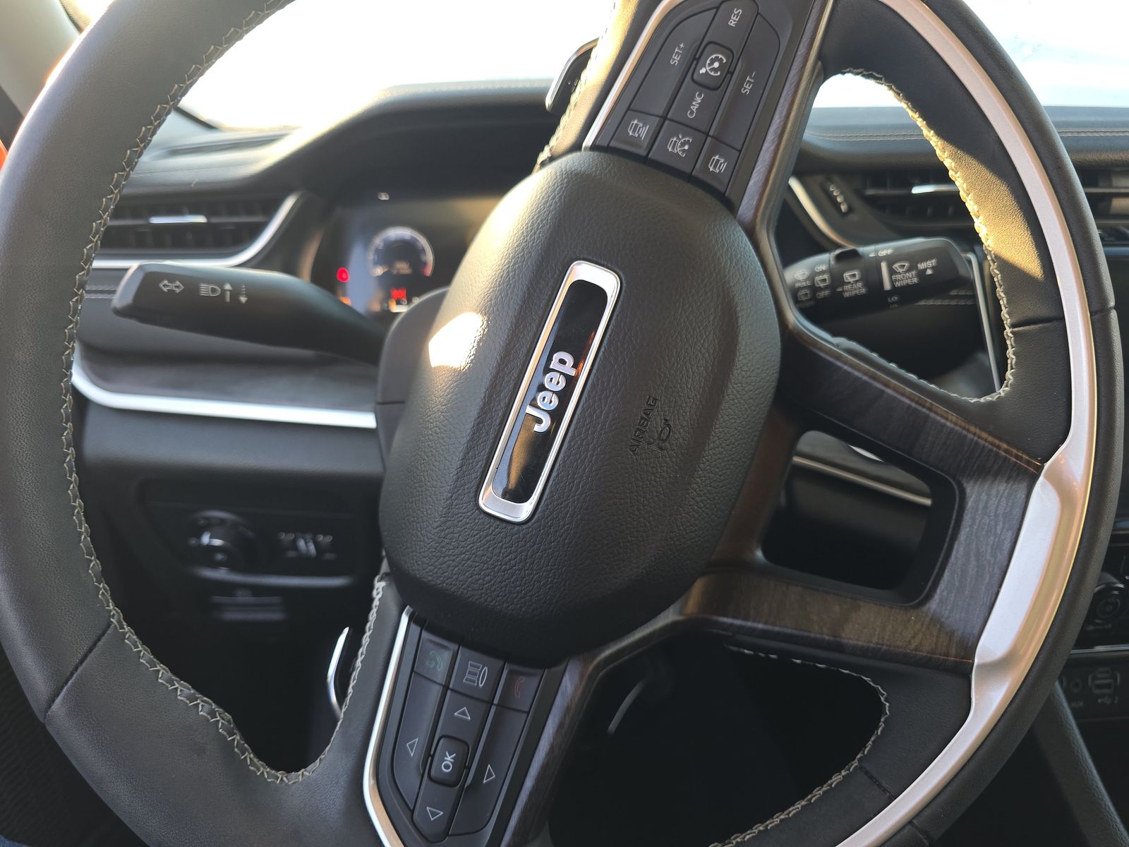 2023 Jeep Grand Cherokee Limited AWD