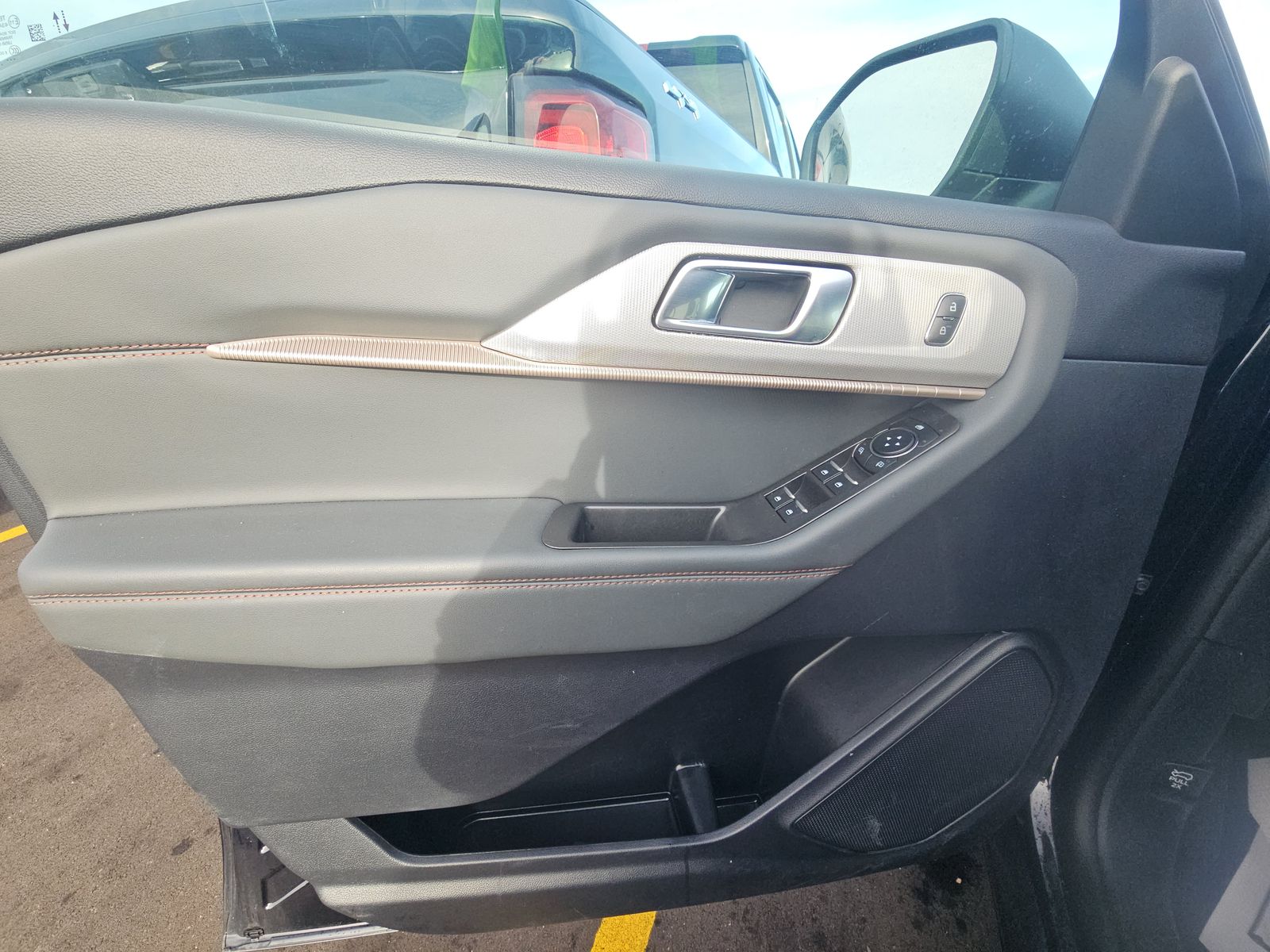 2025 Ford Explorer Active AWD