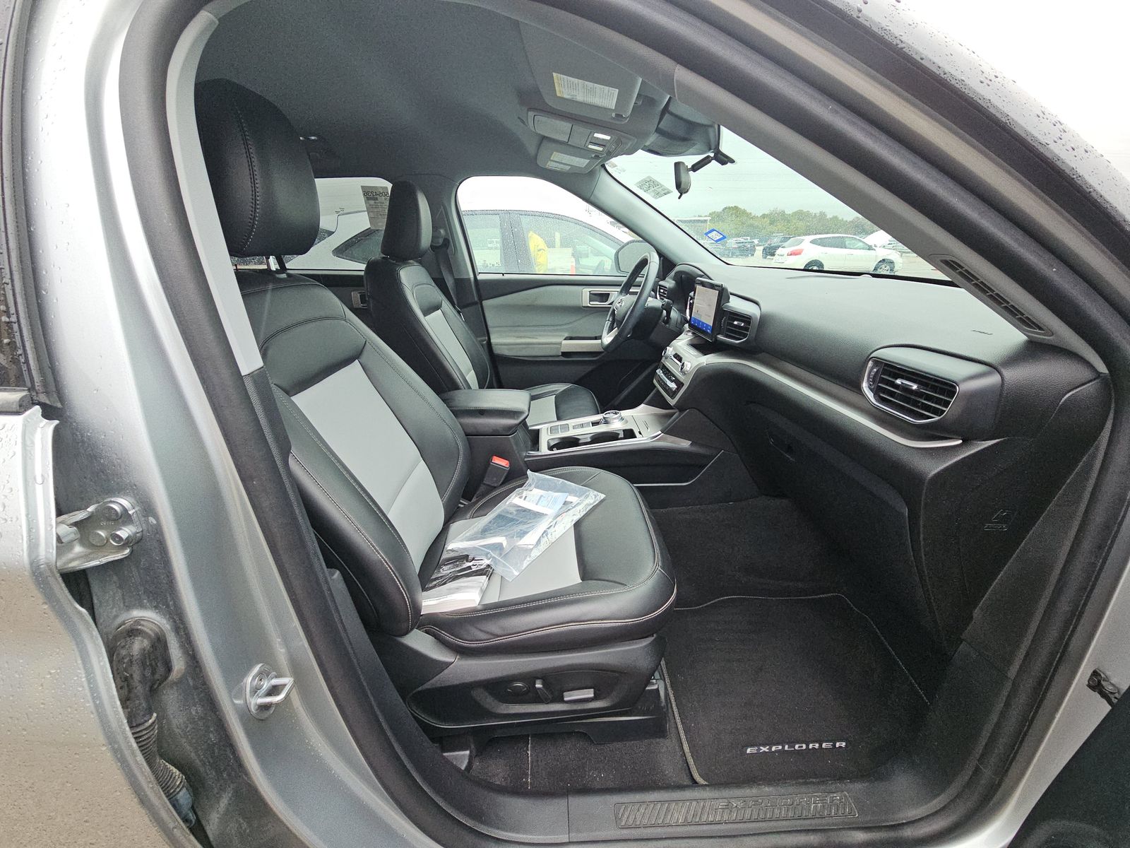 2022 Ford Explorer XLT RWD