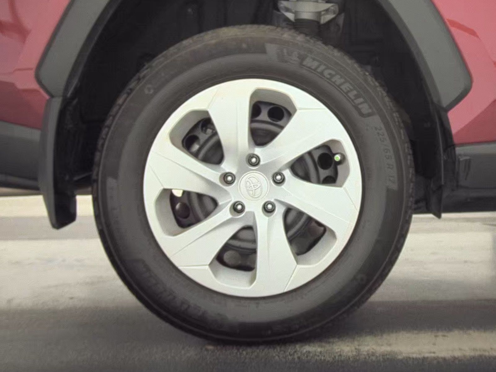 2024 Toyota RAV4 LE FWD