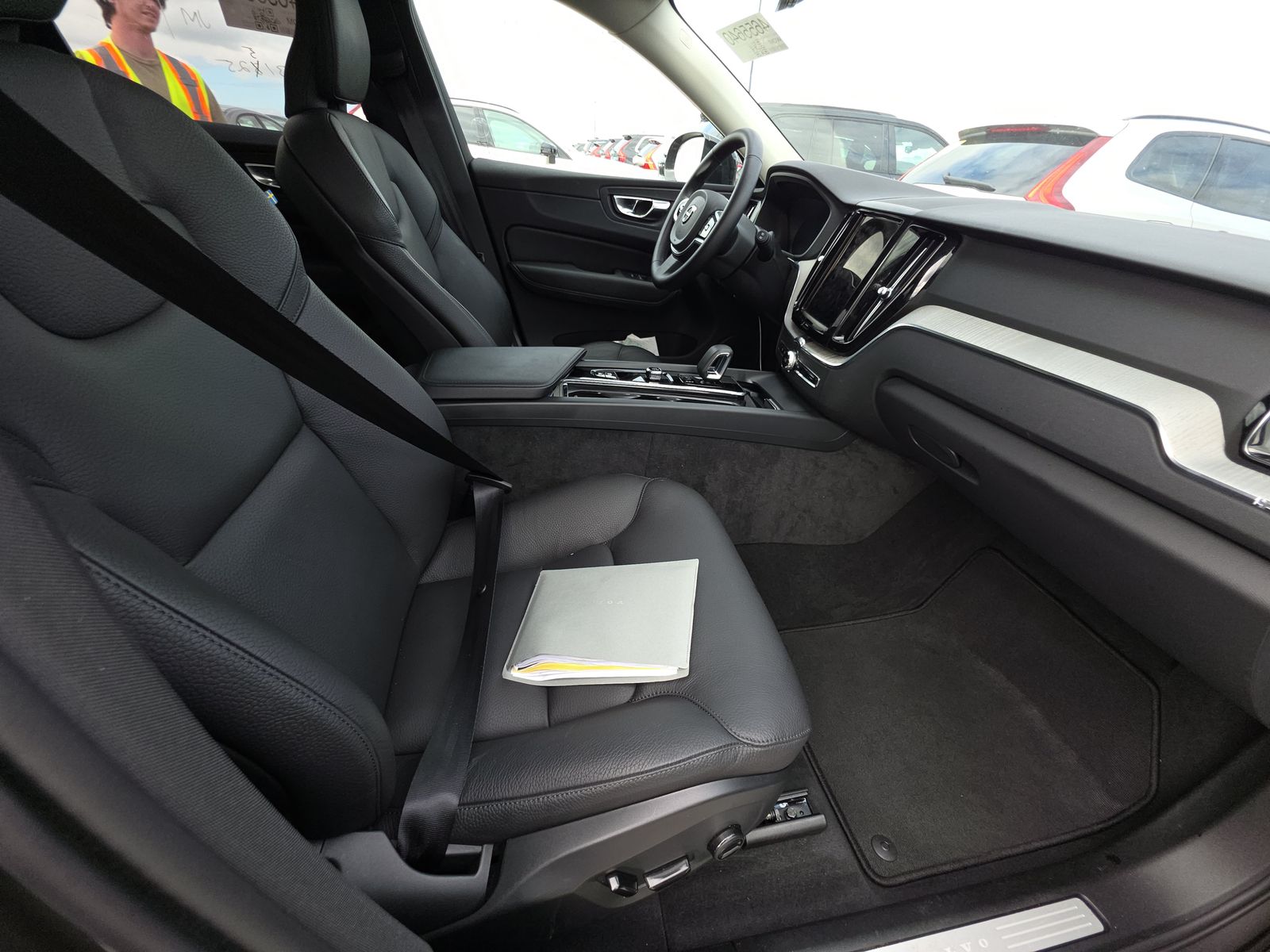 2025 Volvo XC60 B5 Plus AWD