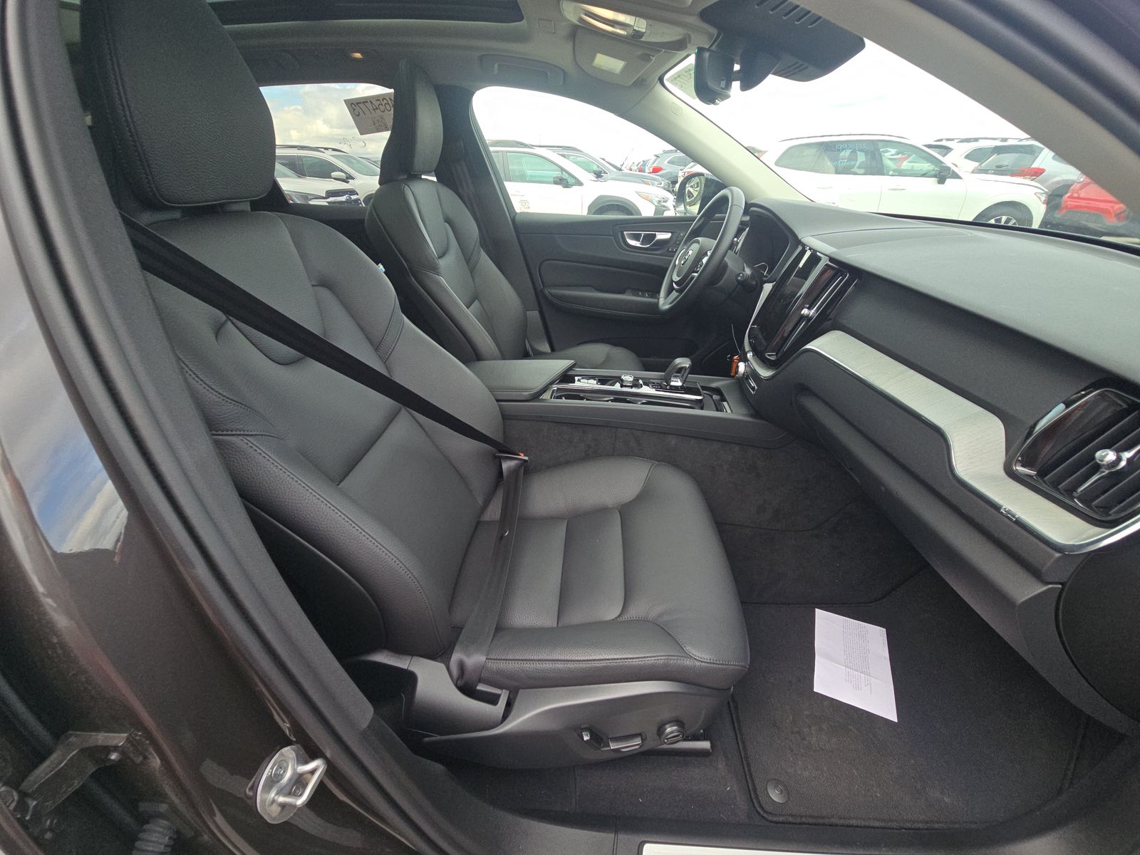 2025 Volvo XC60 B5 Plus AWD